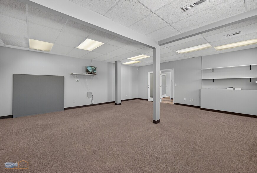 More Photos Of 2207-2209 9th St, Greeley Flex For Sale