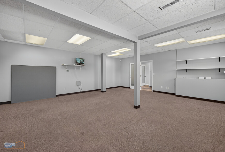 More Photos Of 2207-2209 9th St, Greeley Flex For Lease