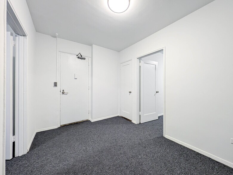 More Photos Of 166 E 35th St, New York Apartments For Lease
