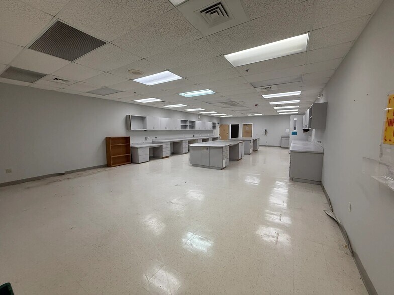 More Photos Of 7565-7575 Commerce Ct, Sarasota Flex For Sale