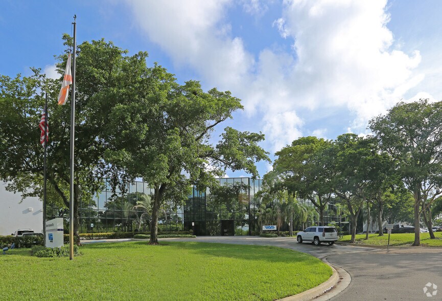 Primary Photo Of 645 Park of Commerce Way, Boca Raton Warehouse For Lease