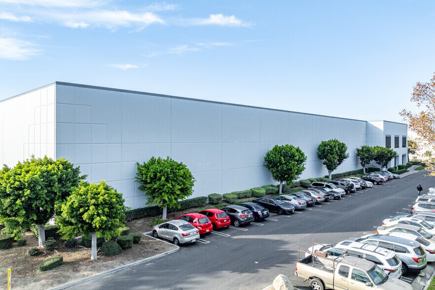 More Photos Of 6311 Knott Ave, Buena Park Warehouse For Lease