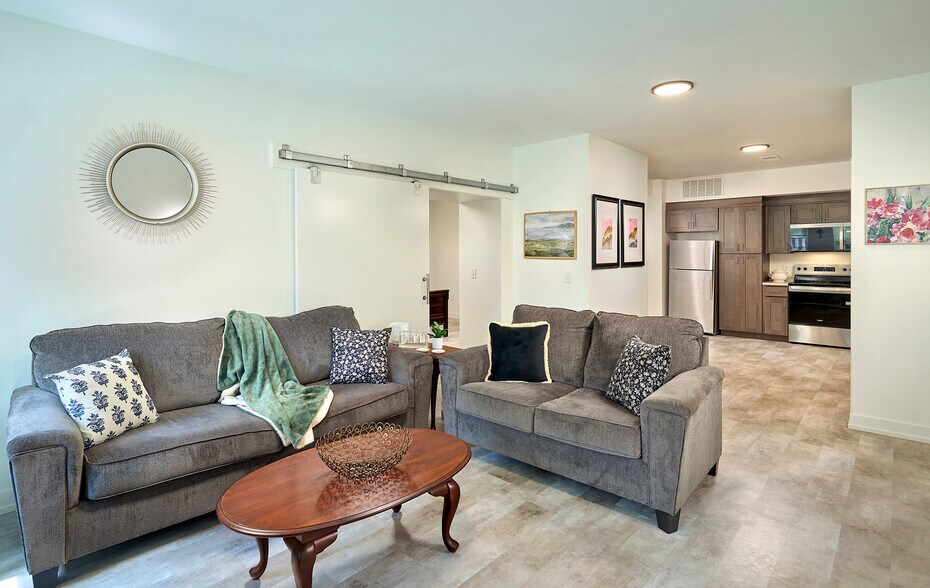 More Photos Of 6 S Main St, Washington Office For Lease