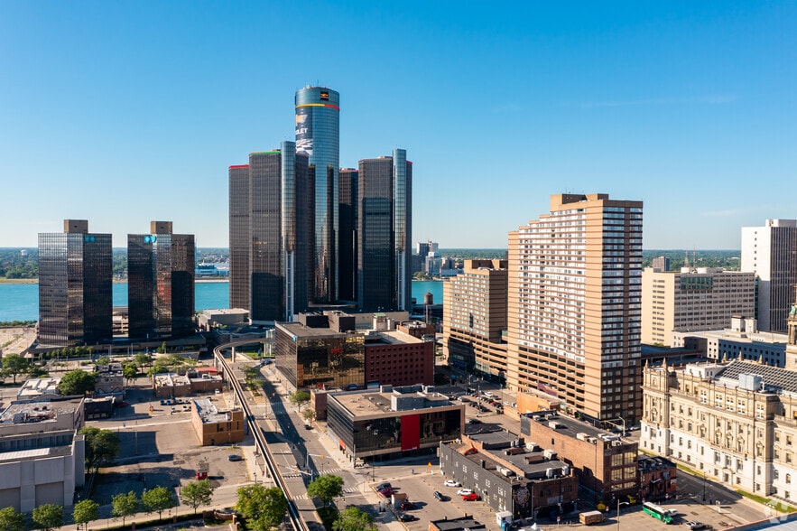 More Photos Of 333 E Jefferson Ave, Detroit Parking Garage For Lease