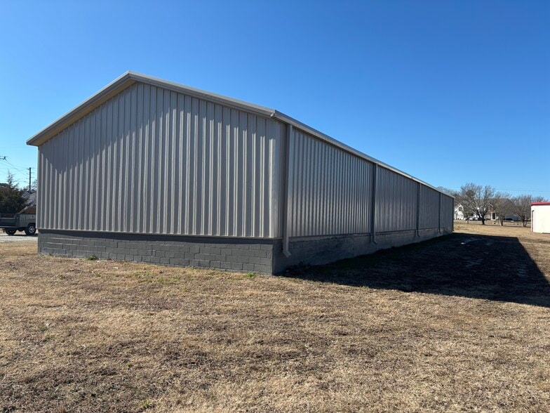 More Photos Of 3310 Fields St, Farmville Warehouse For Lease
