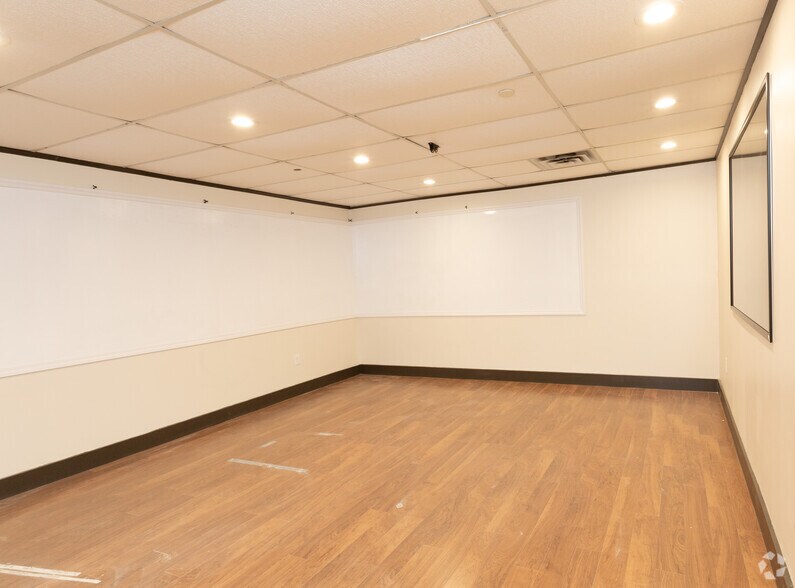 More Photos Of 725 River Rd, Edgewater Medical For Lease
