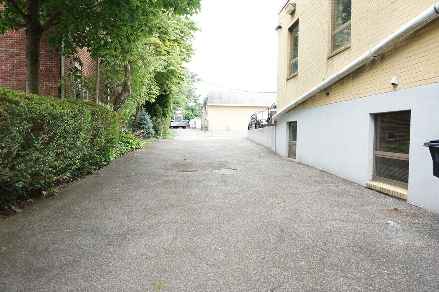 More Photos Of 55 Halstead Ave, Harrison Loft Creative Space For Lease