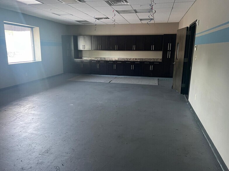 More Photos Of 1 S Main St, Toms River Warehouse For Lease