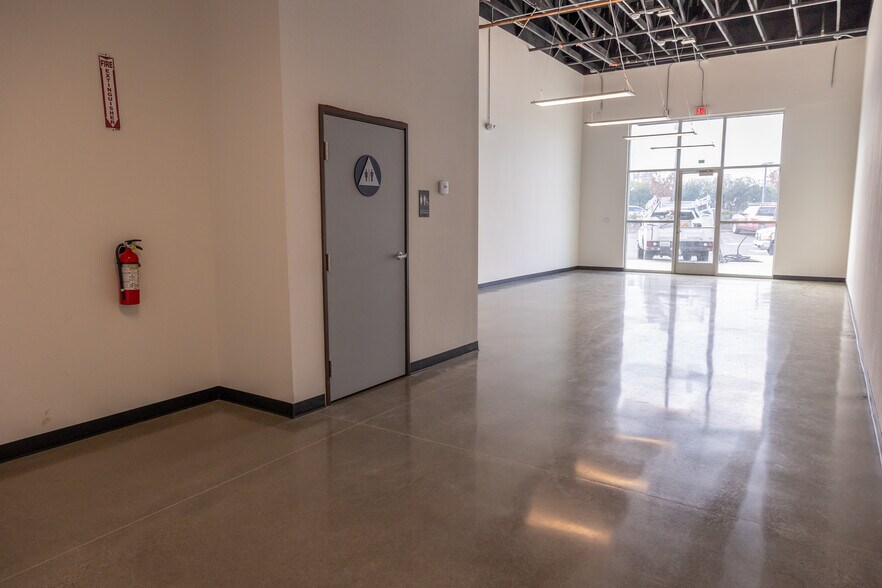 More Photos Of 390 Bicentennial Cir, Sacramento Freestanding For Lease