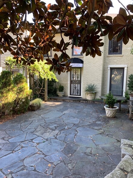 More Photos Of 3216 Paces Ferry Pl, Atlanta Storefront Retail Office For Lease