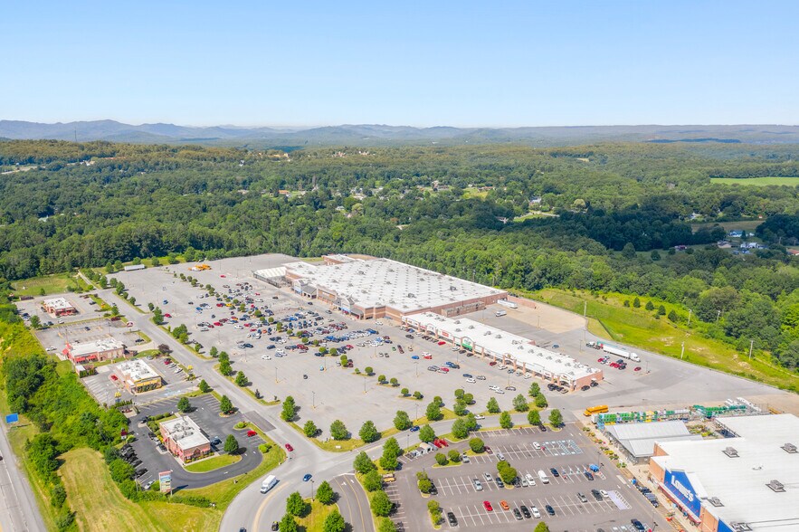 More Photos Of 114 Fayette Town Center Rd, Fayetteville Unknown For Lease