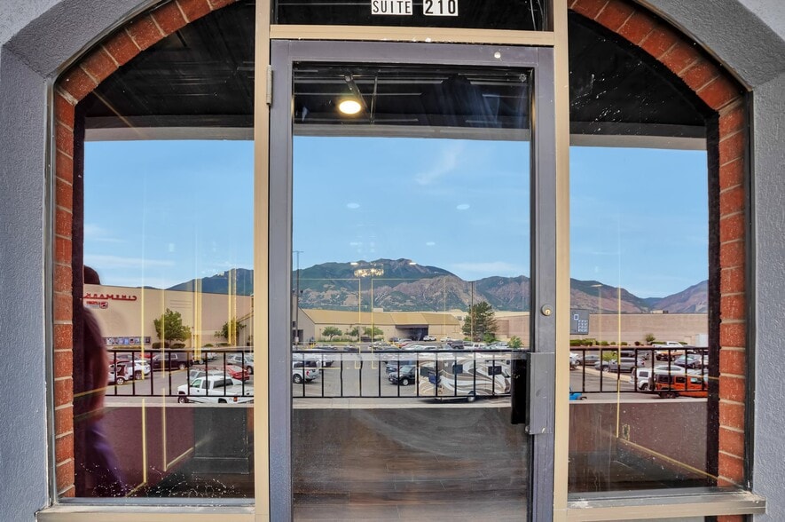 More Photos Of 3733 S 250 W, Ogden Storefront For Lease