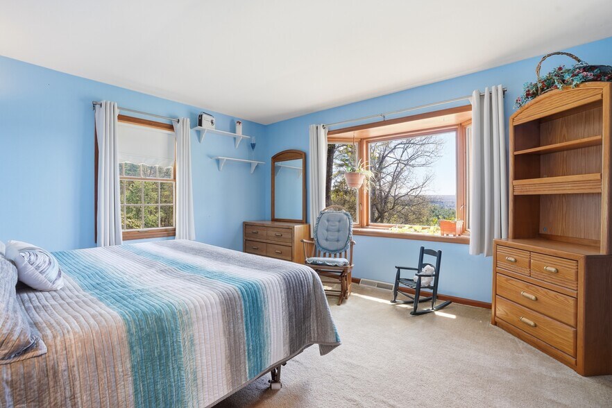 More Photos Of 120 Milford Hill Ln, Milford Flex For Sale