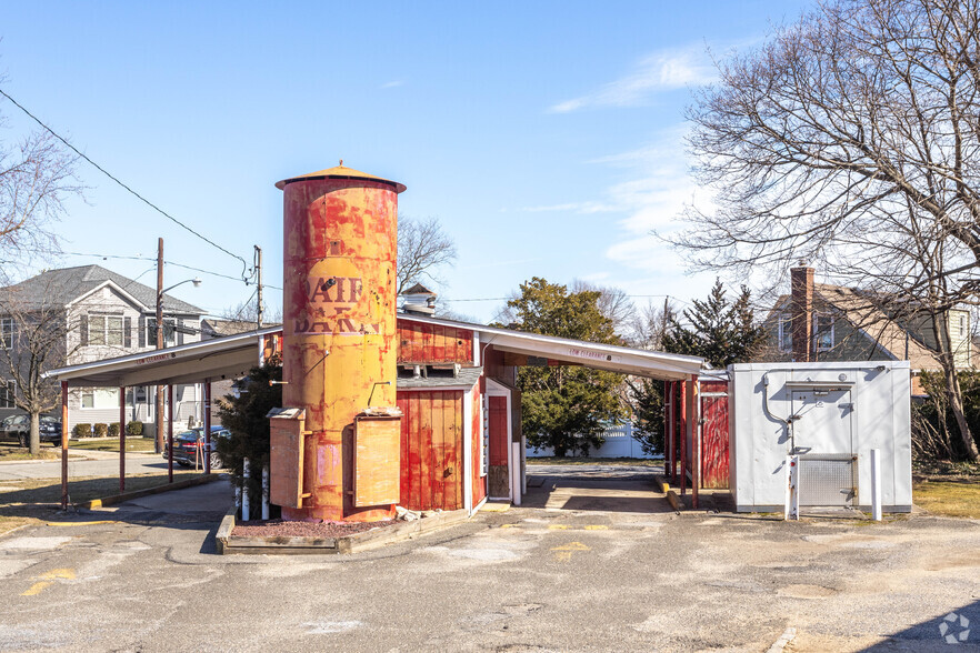 Primary Photo Of 938 Hillside Ave, New Hyde Park General Retail For Lease