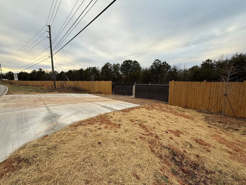 More Photos Of 2661-2695 White Sulphur Rd, Gainesville Land For Lease