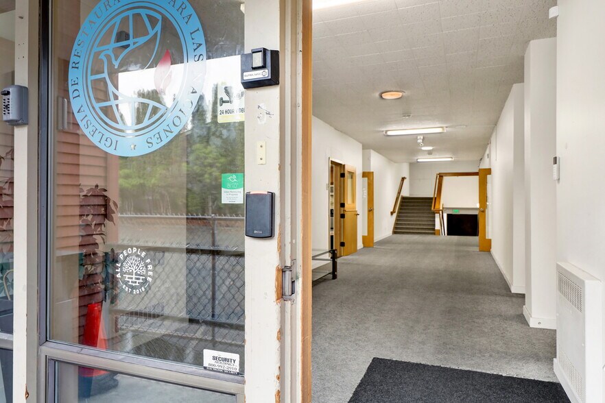 More Photos Of 1326 N Garden St, Bellingham Religious Facility For Lease