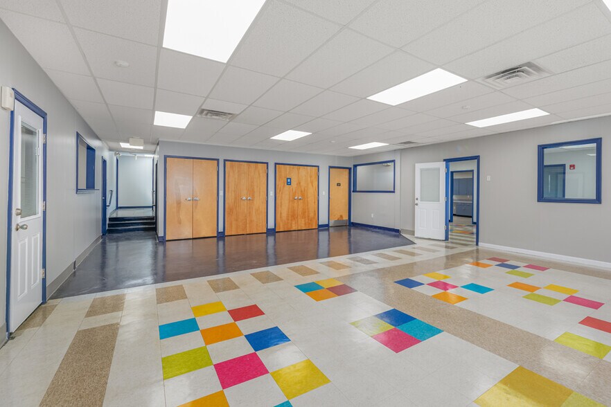 More Photos Of 411 Commerce Ln, West Berlin Medical For Sale