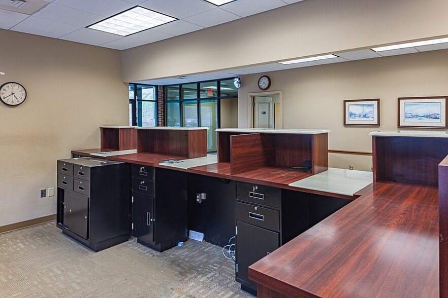 More Photos Of 1708 N Eastman Rd, Kingsport Bank For Sale