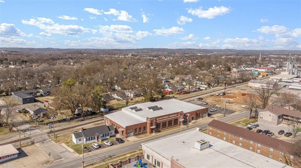 Primary Photo Of 1349 Adams St, Bowling Green Distribution For Sale