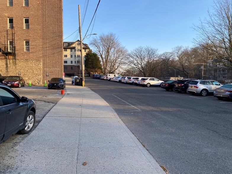 More Photos Of 20 Grayrock Rd, Scarsdale Light Manufacturing For Sale