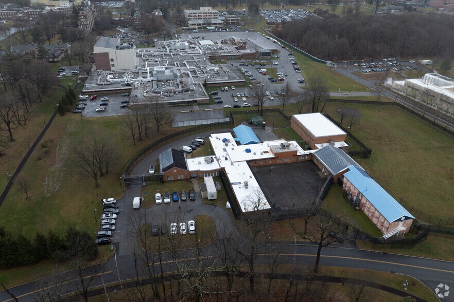 More Photos Of 5 Skyline Dr, Hawthorne Light Distribution For Lease