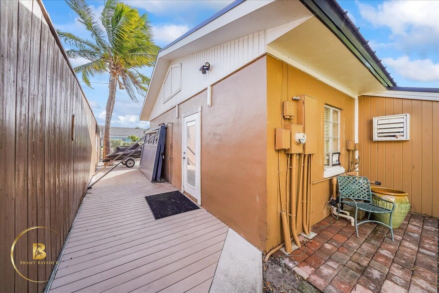 More Photos Of 342 N Orlando Ave, Cocoa Beach Light Manufacturing For Sale