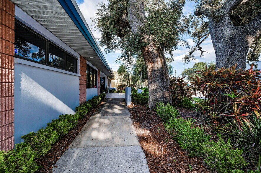 More Photos Of 4021 Central Ave, Saint Petersburg Medical For Lease