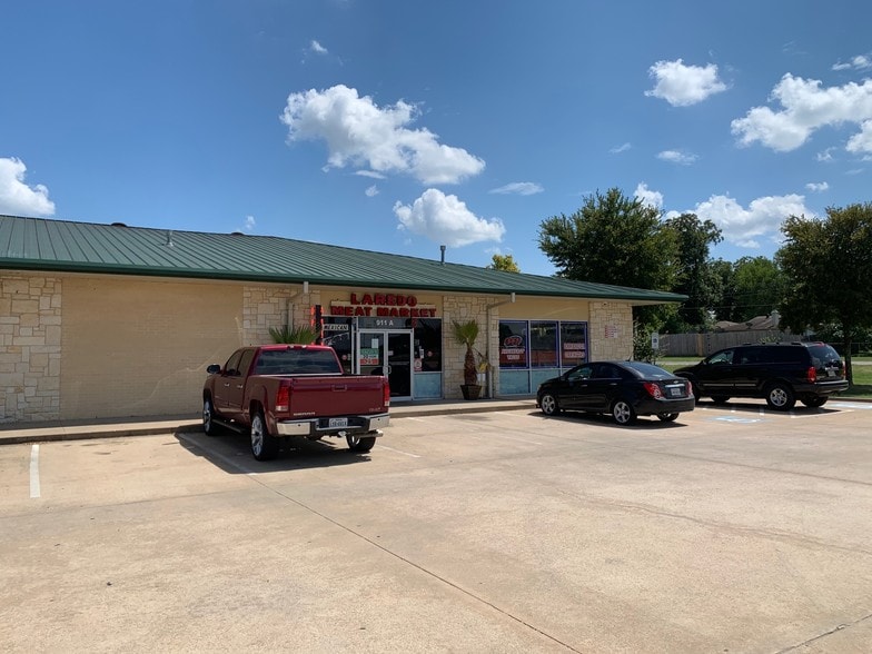 More Photos Of 909-911 E Davis St, Mesquite Unknown For Lease