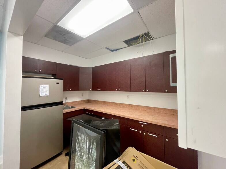More Photos Of 3700-3718 SW 30th Ave, Fort Lauderdale Warehouse For Sale