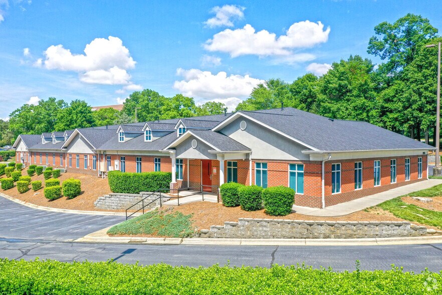 More Photos Of 8050 Corporate Center Dr, Charlotte Office For Lease