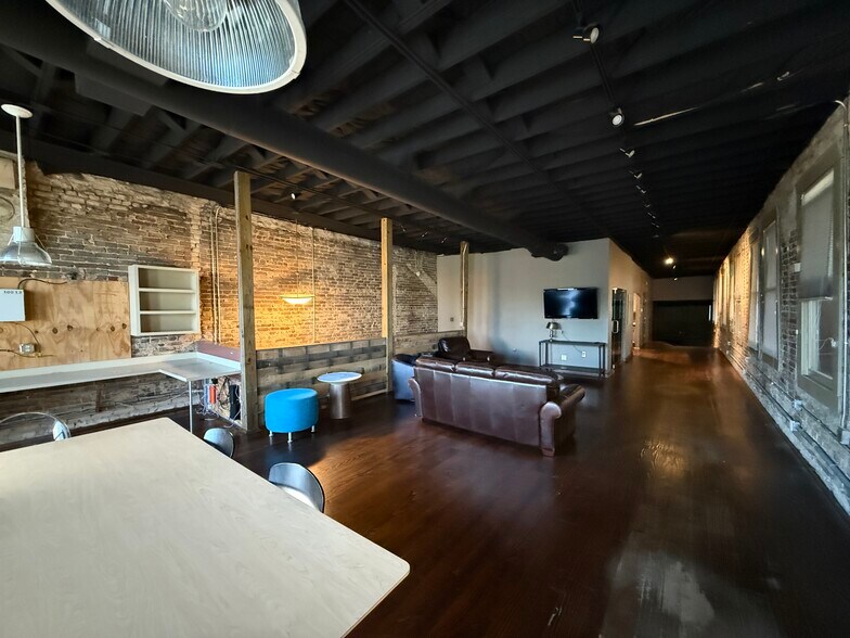 More Photos Of 100 41st St S, Birmingham Loft Creative Space For Sale