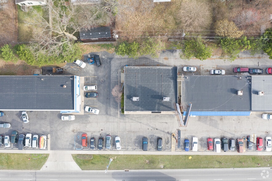More Photos Of 5302 Airport Hwy, Toledo Freestanding For Lease