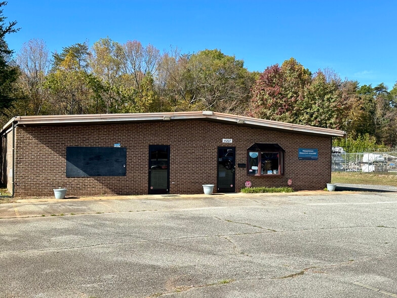 More Photos Of 4207 Summit Ave, Greensboro Light Manufacturing For Lease