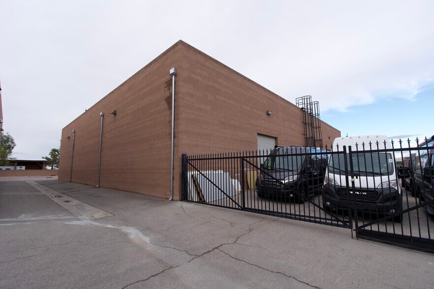 More Photos Of 2769 N Lamb Blvd, Las Vegas Warehouse For Lease