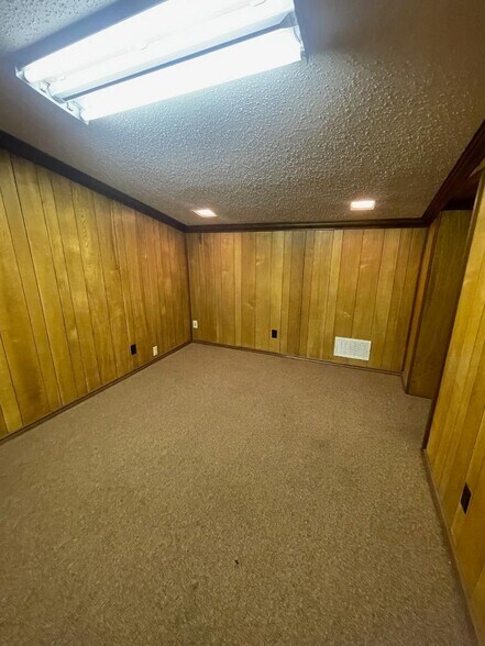 More Photos Of 1315 24th Ave SW, Norman Freestanding For Lease