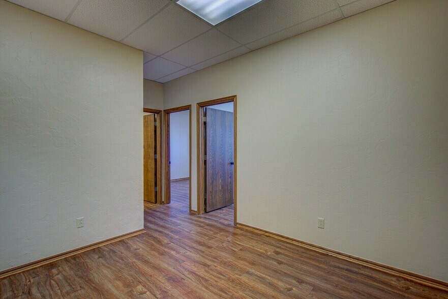 More Photos Of 2830 NW 32nd St, Newcastle Office For Lease