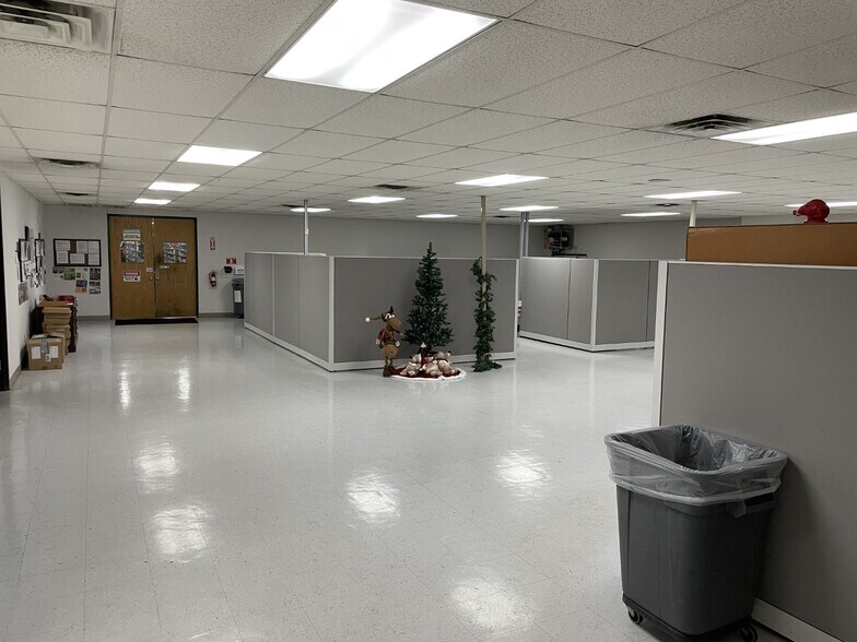 More Photos Of 5312 W 65th St, Little Rock Light Distribution For Lease