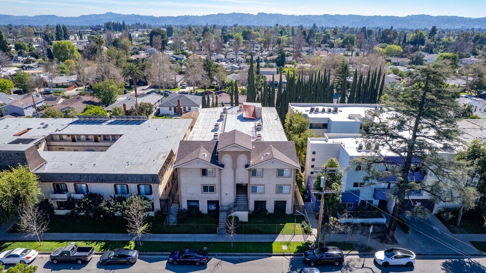 More Photos Of 13430 Victory Blvd, Van Nuys Apartments For Sale