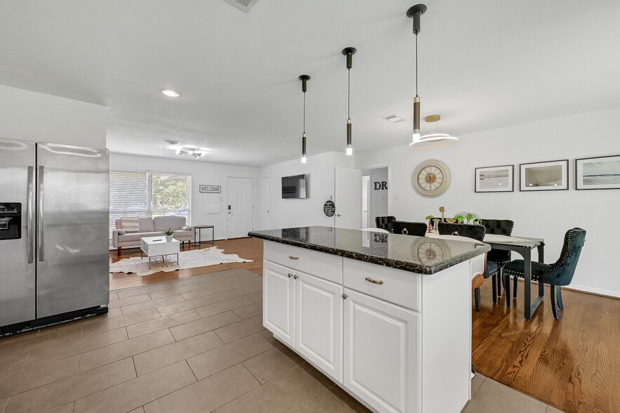 More Photos Of 5415 Carew St, Houston Specialty For Sale