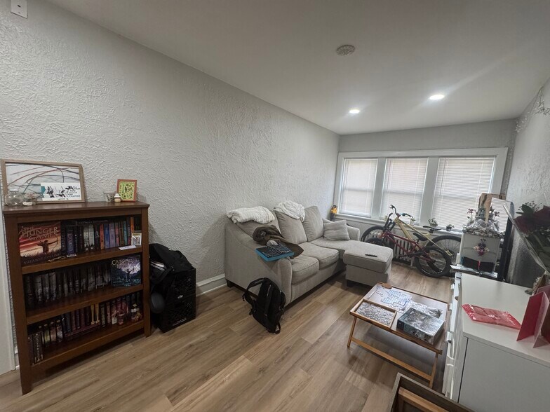 More Photos Of 1027 E Center St, Milwaukee Apartments For Sale