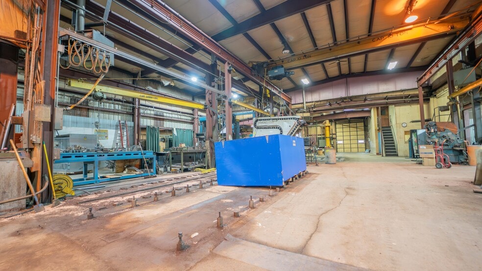 More Photos Of 1019 E Summit St, Crown Point Warehouse For Sale