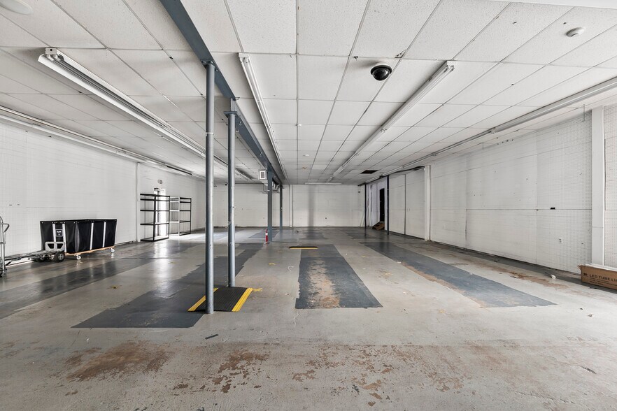 More Photos Of 189 Greenwood Ave, Midland Park Warehouse For Lease