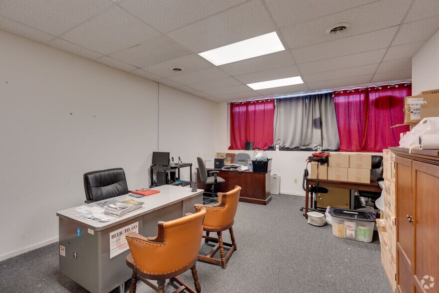 More Photos Of 311 N Broad St, Griffith Restaurant For Sale