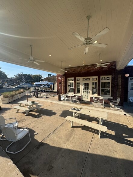 More Photos Of 410 E 37th St, Savannah Freestanding For Lease