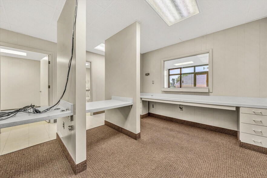 More Photos Of 1930 Braeburn Dr, Salem Medical For Sale