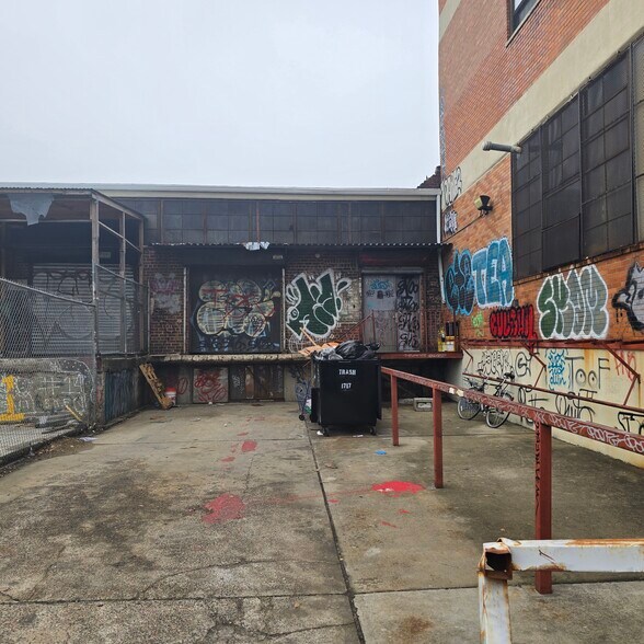 More Photos Of 1717 Troutman St, Ridgewood Warehouse For Lease