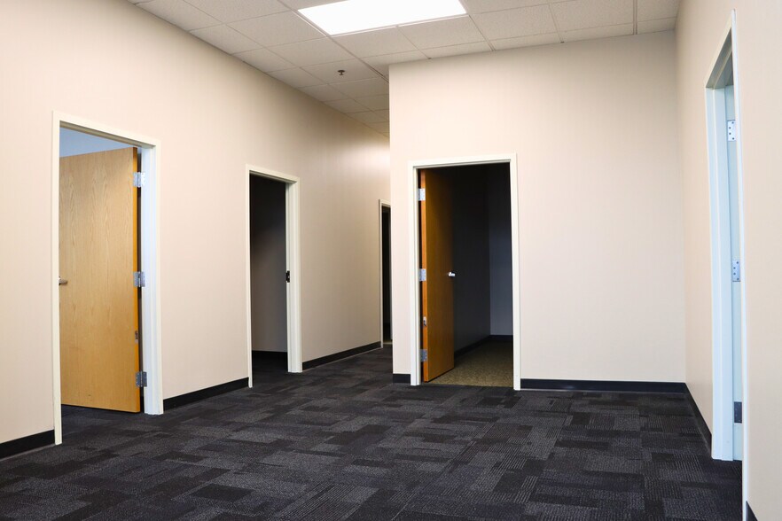 More Photos Of 1900 Central Ave NE, Minneapolis Apartments For Lease