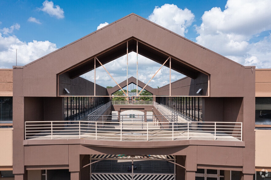 More Photos Of 1102-1192 W Kemper Rd, Cincinnati Unknown For Lease