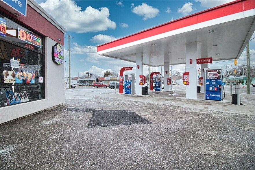 Primary Photo Of 410 Queen St, Chatham Service Station For Sale