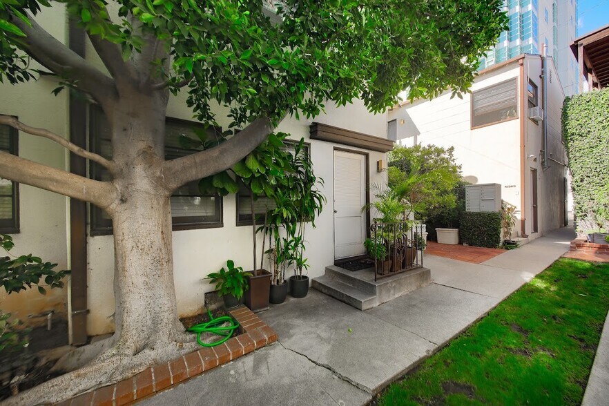 More Photos Of 10361 Ashton Ave, Los Angeles Apartments For Sale